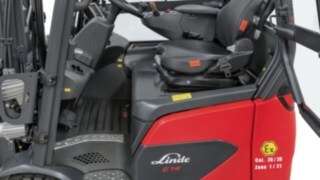 Pogled v notranjost eksplozijsko zaščitenega električnega viličarja podjetja Linde MH