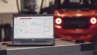 Celovit sistem za upravljanje skladišča (WMS) Linde usklajuje vse skladiščne procese.