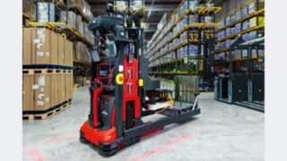 Robotski komisionirnik Robotic Case Picker (RoCaP) podjetja Linde MH z večosno prijemalno ročico za avtonomno komisioniranje v skladišču