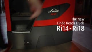 Videoposnetek regalnega viličarja Linde Ri16